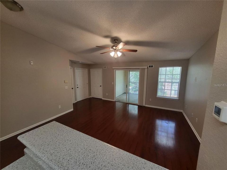 For Rent: $1,650 (2 beds, 2 baths, 874 Square Feet)