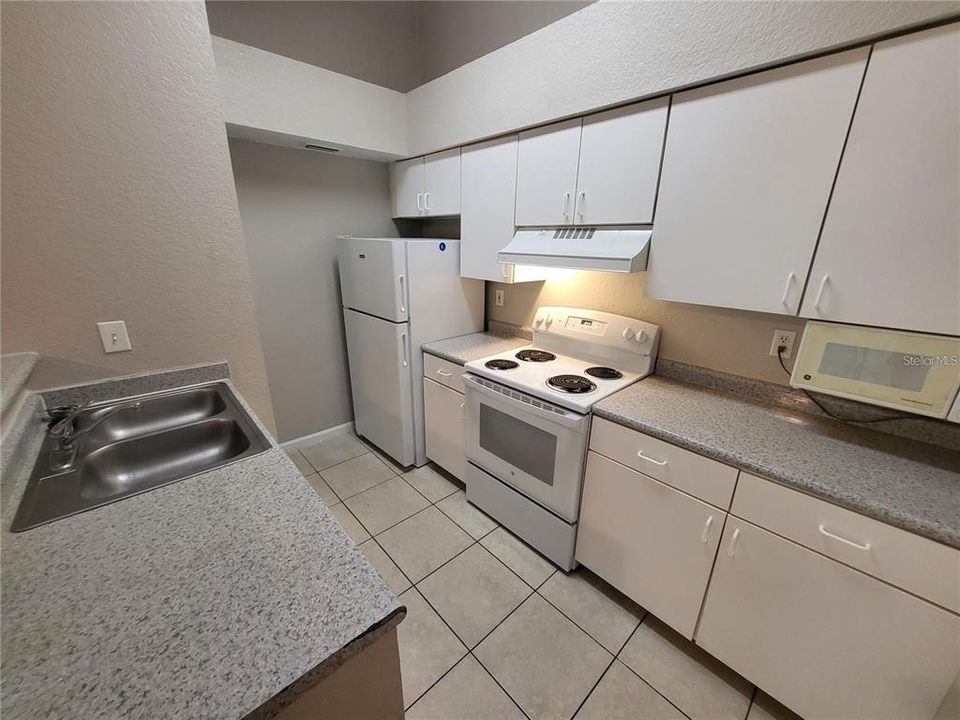 For Rent: $1,650 (2 beds, 2 baths, 874 Square Feet)