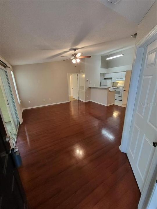 Active With Contract: $1,500 (2 beds, 2 baths, 874 Square Feet)