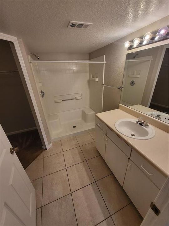 For Rent: $1,650 (2 beds, 2 baths, 874 Square Feet)