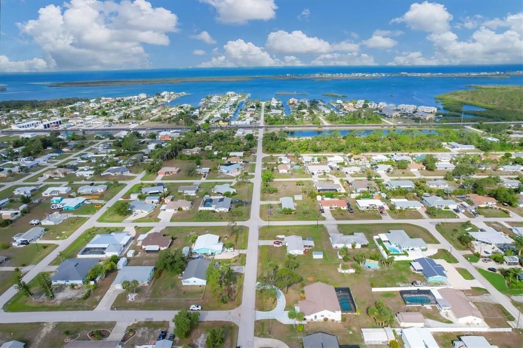 Enjoy close proximity to Stump Pass, Lemon Bay & the Gulf of Mexico