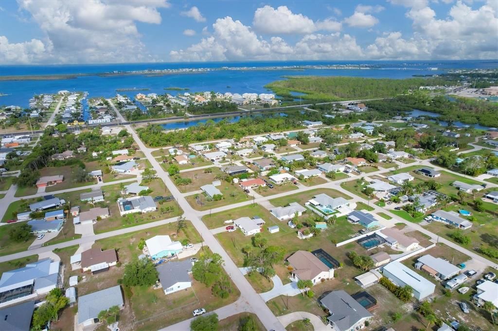 Located close to Stump Pass, the Intracoastal & Gulf of Mexico for boaters & fishing enthusiasts