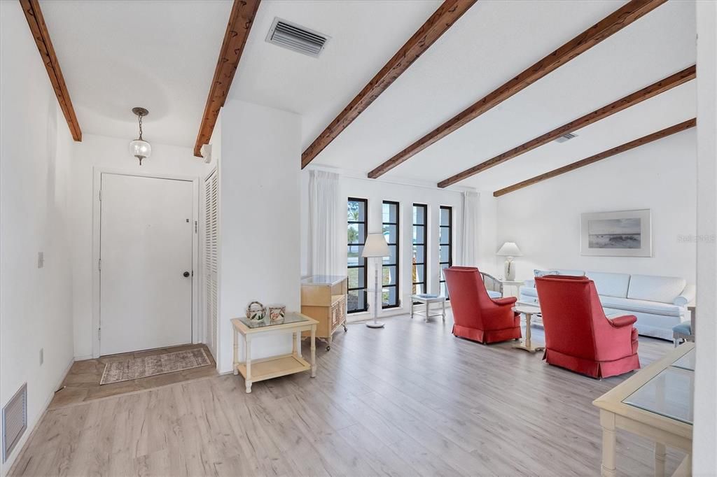 Foyer entry-Living Room