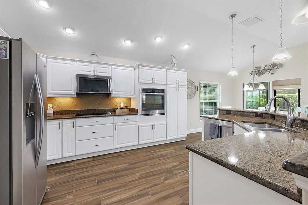 Active With Contract: $646,500 (3 beds, 2 baths, 1961 Square Feet)