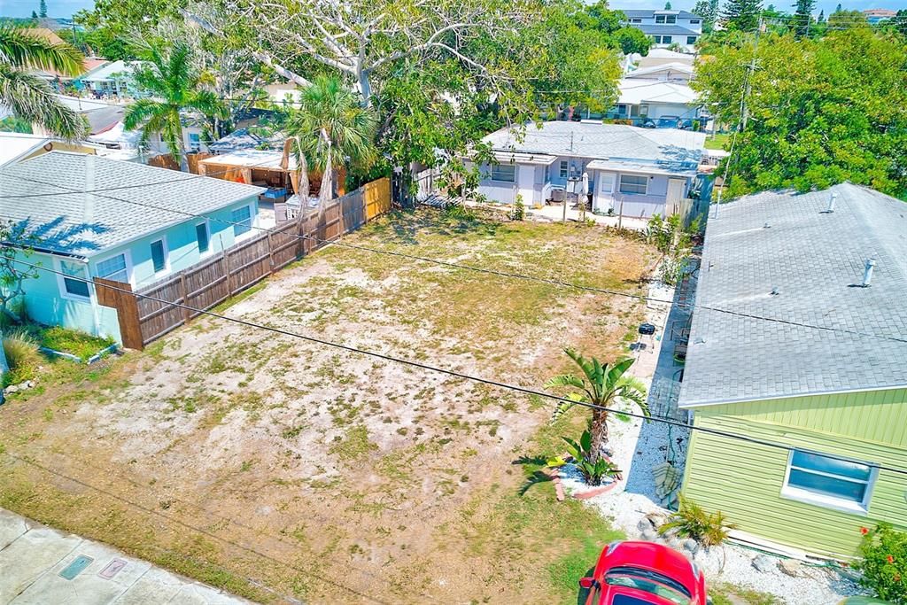 На продажу: $349,900 (0.08 acres)