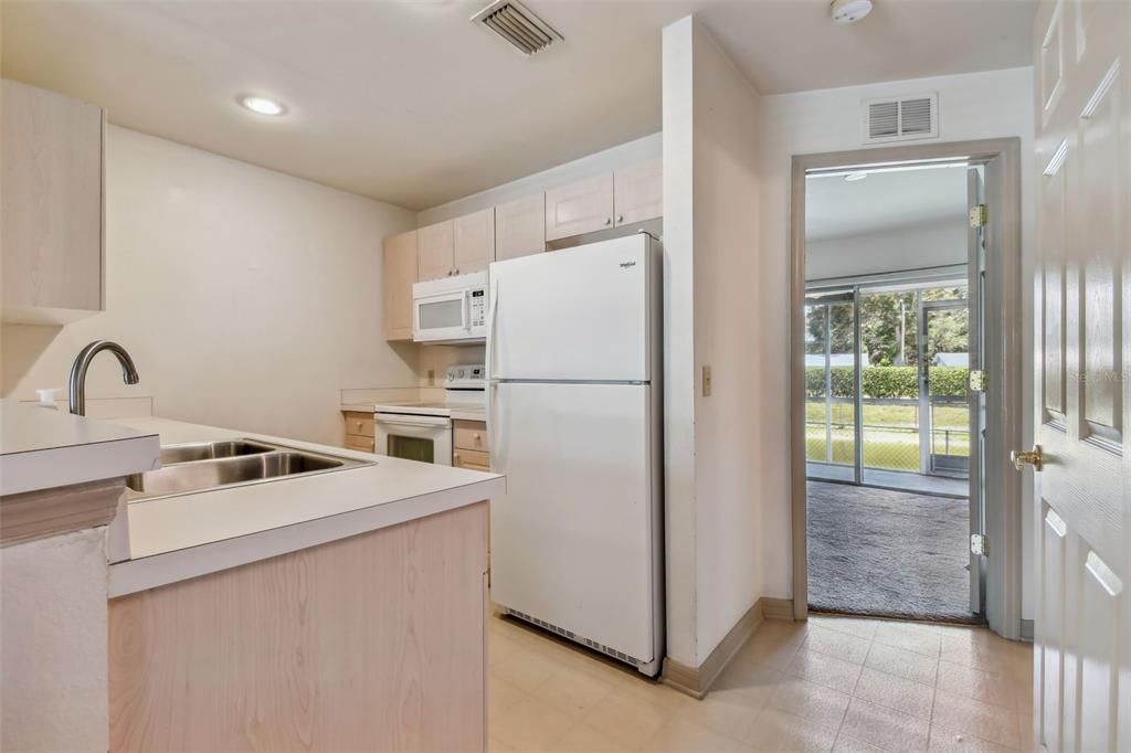 Active With Contract: $199,000 (3 beds, 2 baths, 1102 Square Feet)