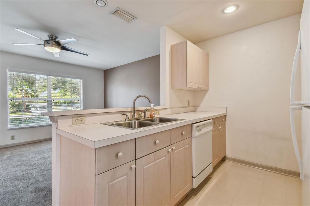 Active With Contract: $199,000 (3 beds, 2 baths, 1102 Square Feet)