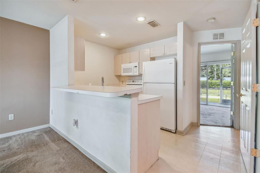 Active With Contract: $199,000 (3 beds, 2 baths, 1102 Square Feet)