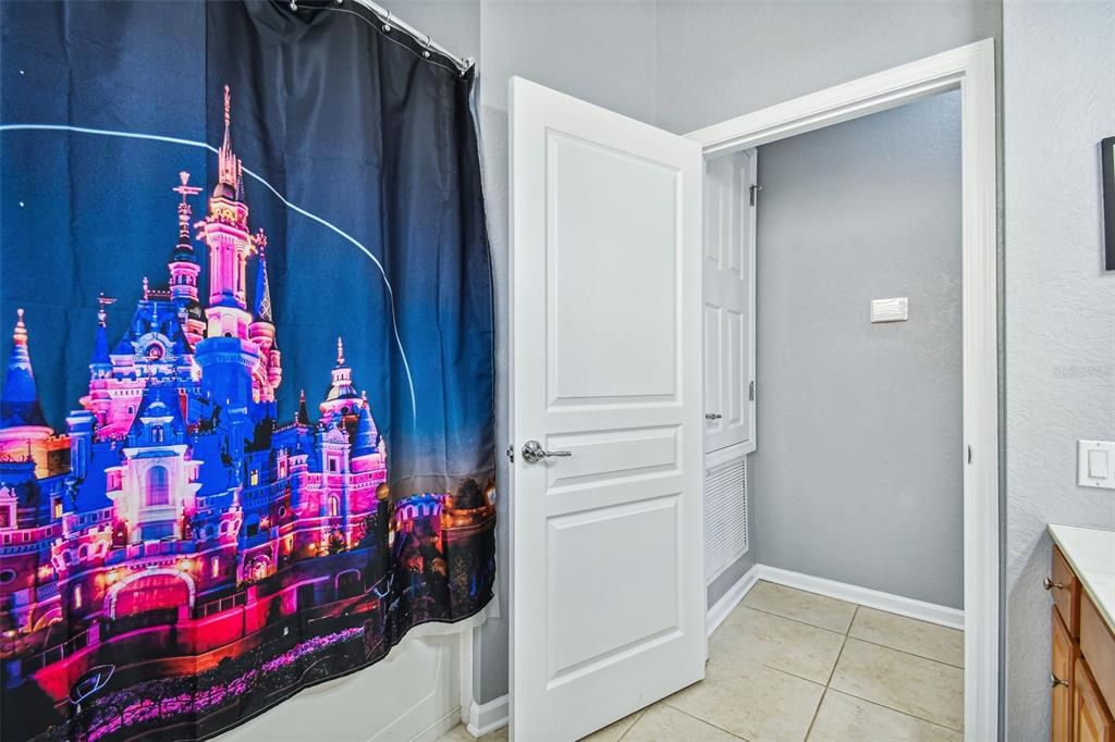 В аренду: $3,950 (6 спален, 4 ванн, 2812 Квадратных фут)