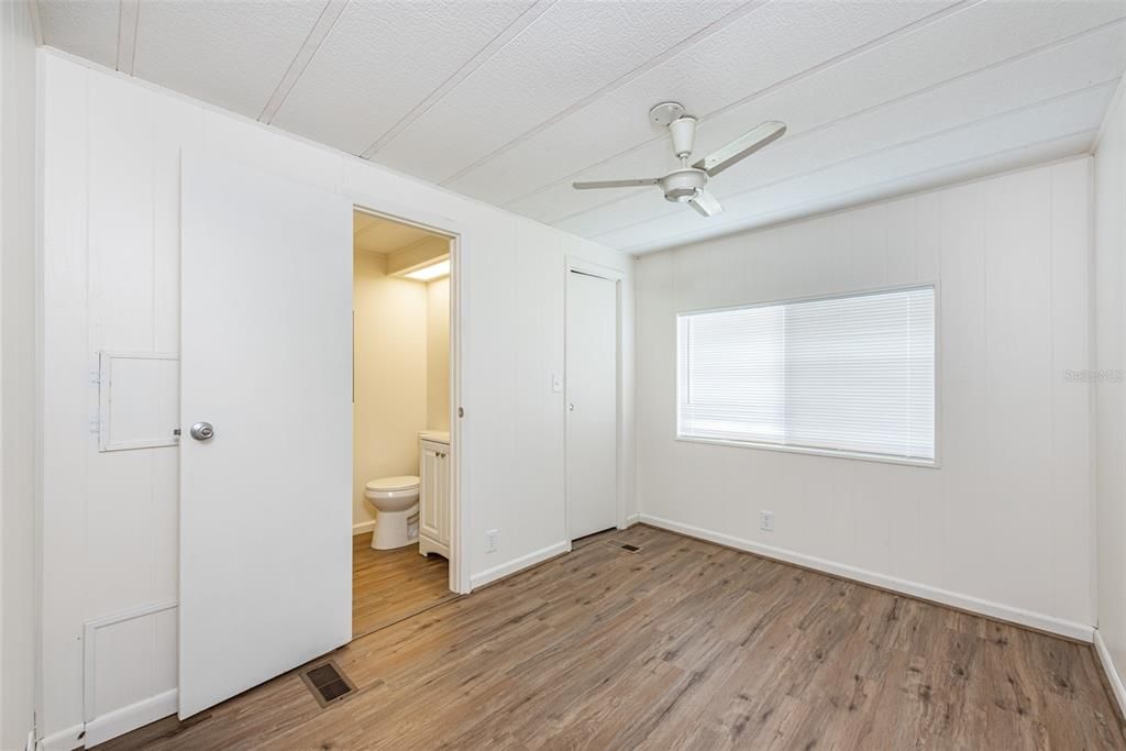 For Sale: $114,500 (2 beds, 2 baths, 784 Square Feet)