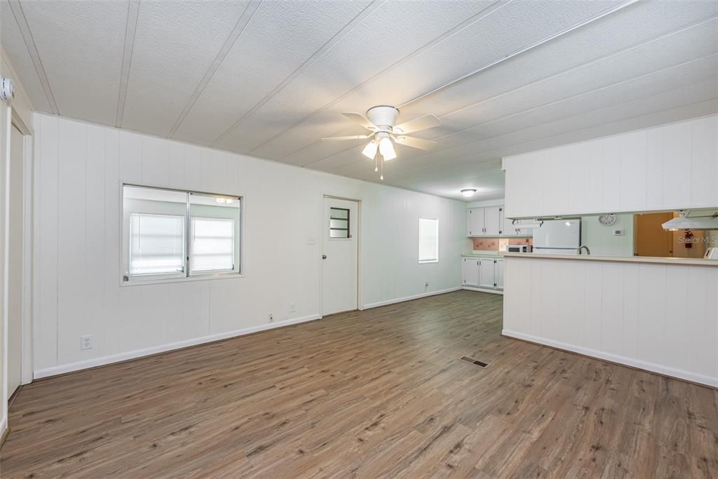 For Sale: $114,500 (2 beds, 2 baths, 784 Square Feet)