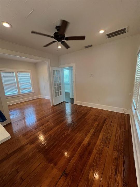 Recently Rented: $1,595 (2 beds, 1 baths, 420 Square Feet)