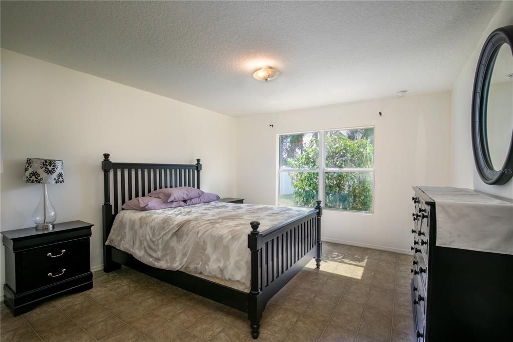 Primary bedroom - Window facing backyard