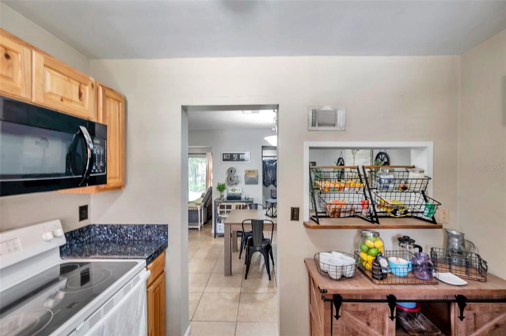 For Sale: $275,000 (2 beds, 1 baths, 1050 Square Feet)