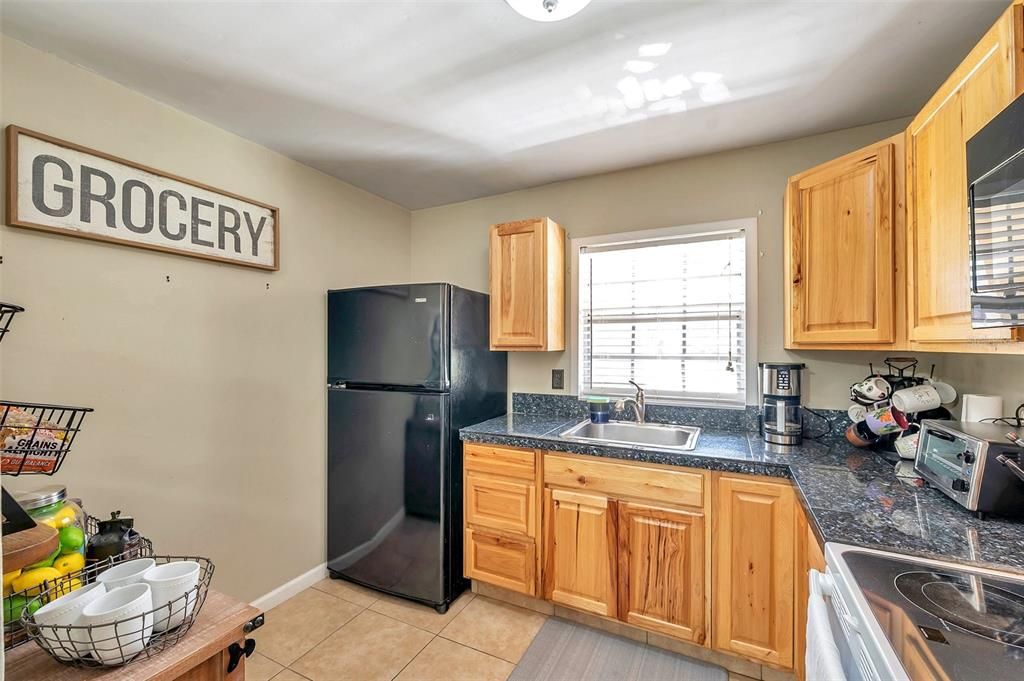 For Sale: $275,000 (2 beds, 1 baths, 1050 Square Feet)