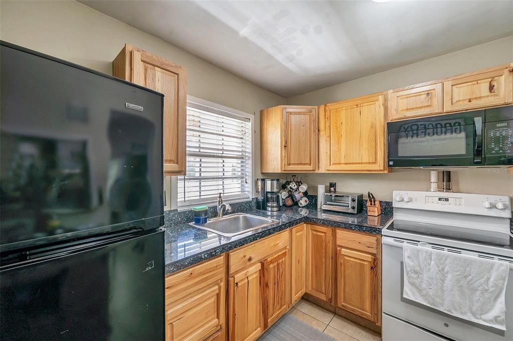 For Sale: $275,000 (2 beds, 1 baths, 1050 Square Feet)