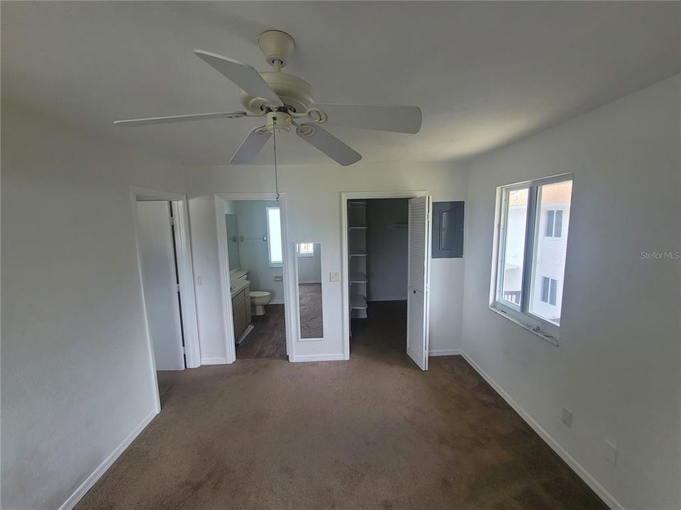 For Sale: $135,000 (2 beds, 2 baths, 1046 Square Feet)