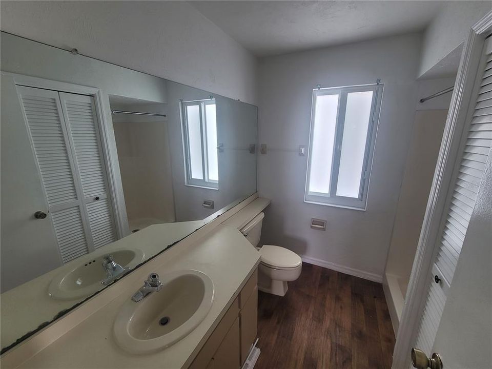 For Sale: $135,000 (2 beds, 2 baths, 1046 Square Feet)