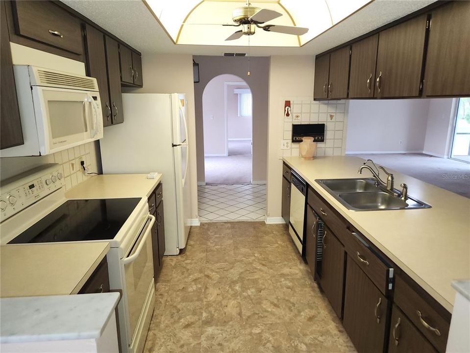 For Sale: $309,000 (2 beds, 2 baths, 1668 Square Feet)