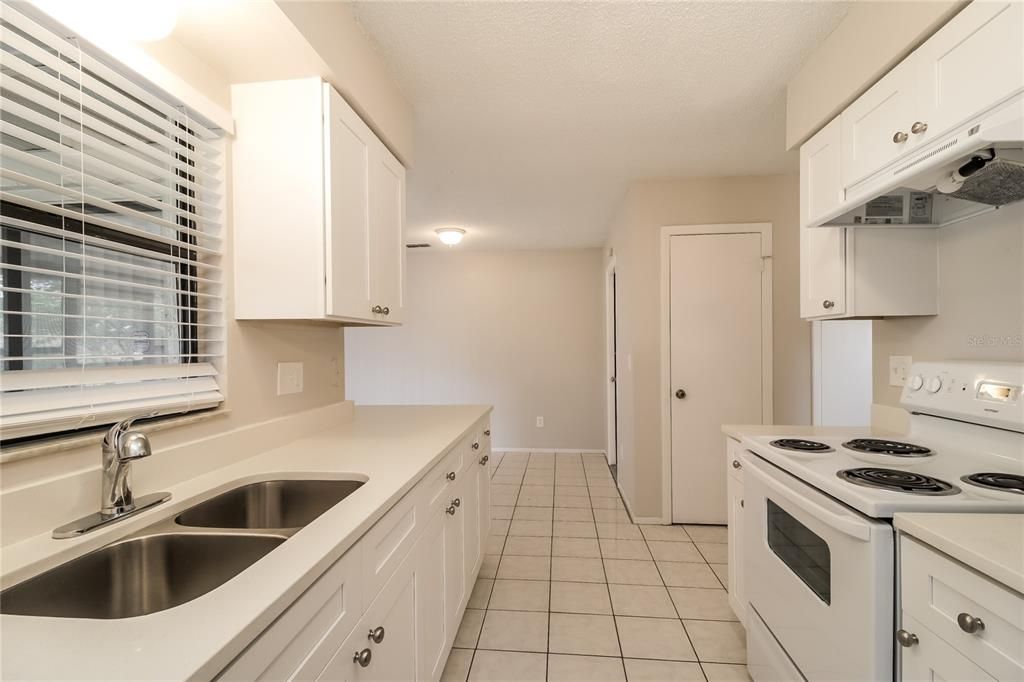 For Rent: $2,110 (3 beds, 1 baths, 1442 Square Feet)