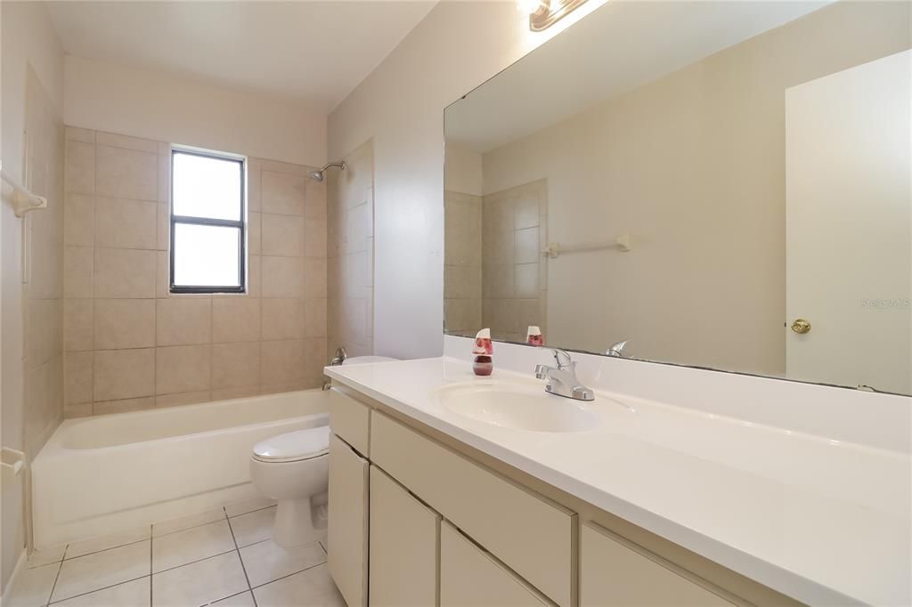 For Rent: $2,110 (3 beds, 1 baths, 1442 Square Feet)