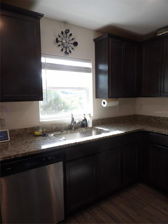 For Rent: $2,399 (3 beds, 2 baths, 1709 Square Feet)