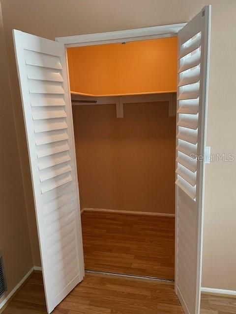 Master Bedroom Walk In Closet