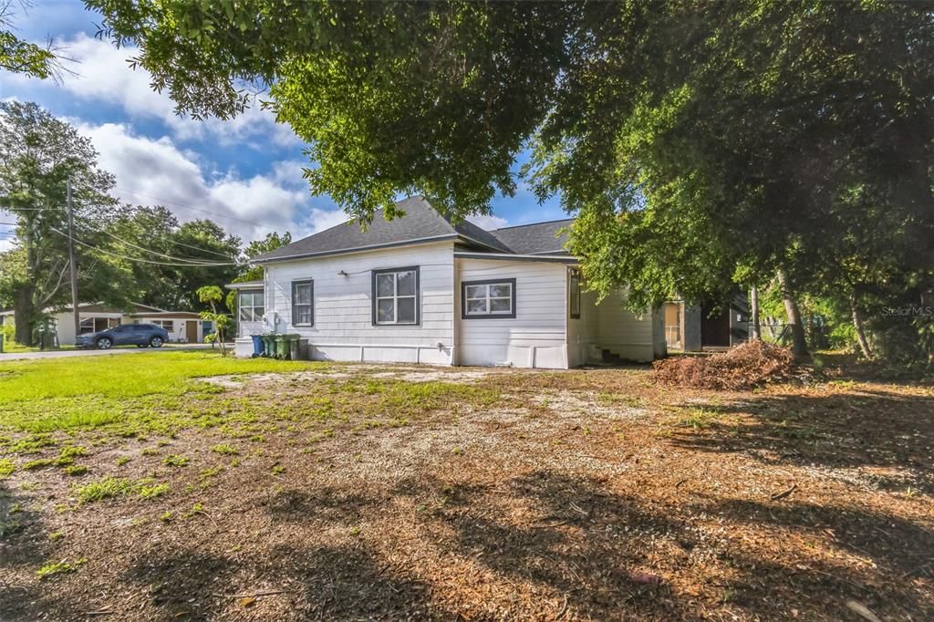 Active With Contract: $215,000 (3 beds, 2 baths, 1114 Square Feet)