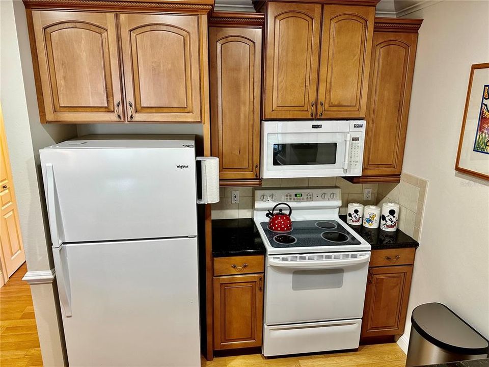 Active With Contract: $299,900 (1 beds, 1 baths, 640 Square Feet)