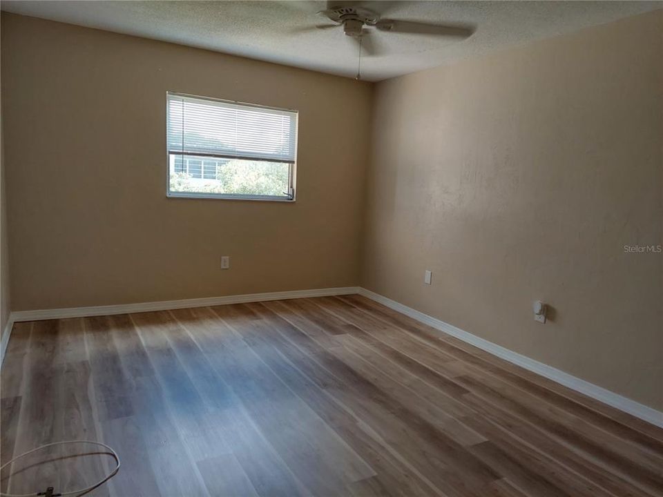 For Sale: $140,000 (1 beds, 1 baths, 745 Square Feet)