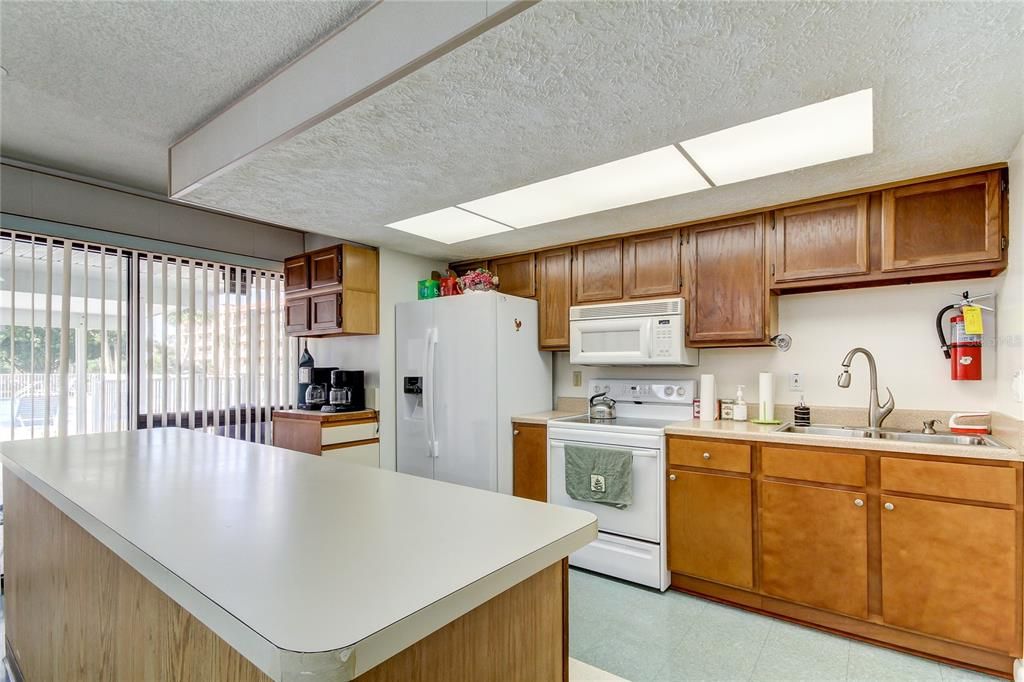 For Sale: $289,900 (2 beds, 2 baths, 1200 Square Feet)