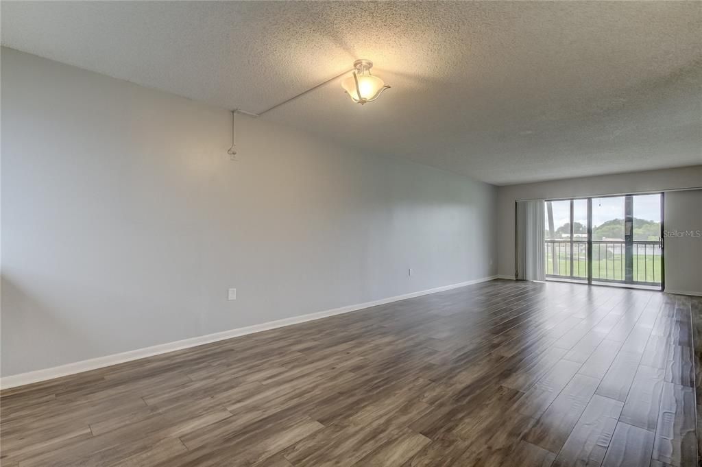 For Sale: $289,900 (2 beds, 2 baths, 1200 Square Feet)