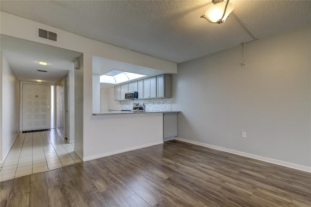 For Sale: $289,900 (2 beds, 2 baths, 1200 Square Feet)