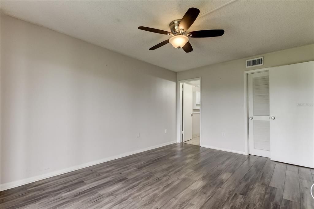 For Sale: $289,900 (2 beds, 2 baths, 1200 Square Feet)