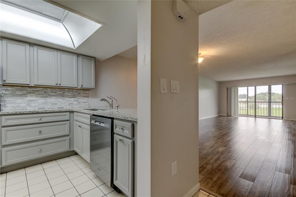 For Sale: $289,900 (2 beds, 2 baths, 1200 Square Feet)