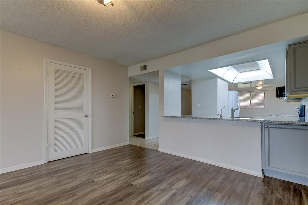 For Sale: $289,900 (2 beds, 2 baths, 1200 Square Feet)
