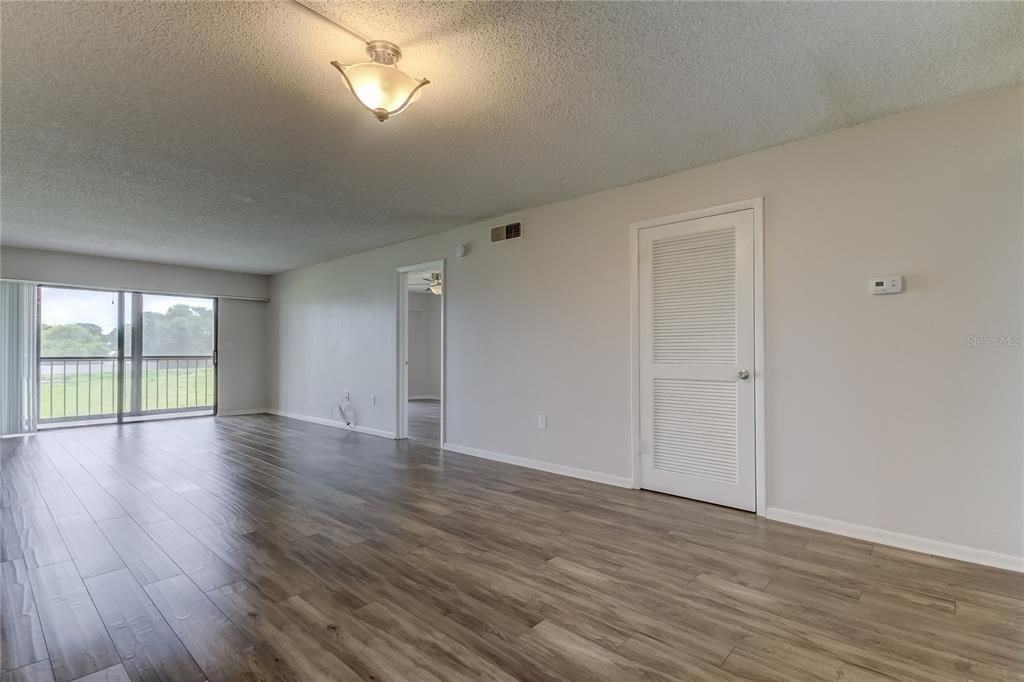 For Sale: $289,900 (2 beds, 2 baths, 1200 Square Feet)