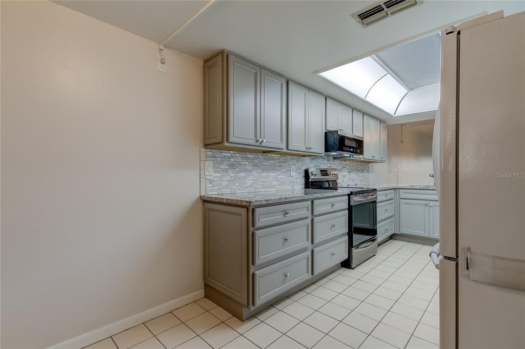 For Sale: $289,900 (2 beds, 2 baths, 1200 Square Feet)