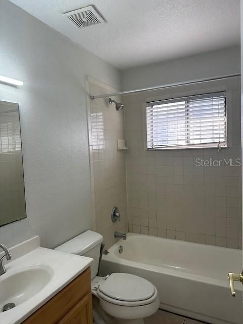 Active With Contract: $1,850 (3 beds, 2 baths, 1020 Square Feet)