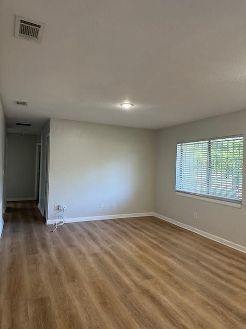 Active With Contract: $1,850 (3 beds, 2 baths, 1020 Square Feet)