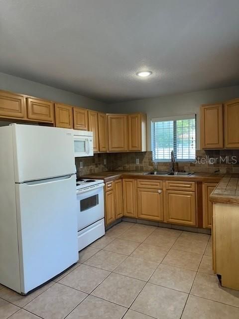 Active With Contract: $1,850 (3 beds, 2 baths, 1020 Square Feet)