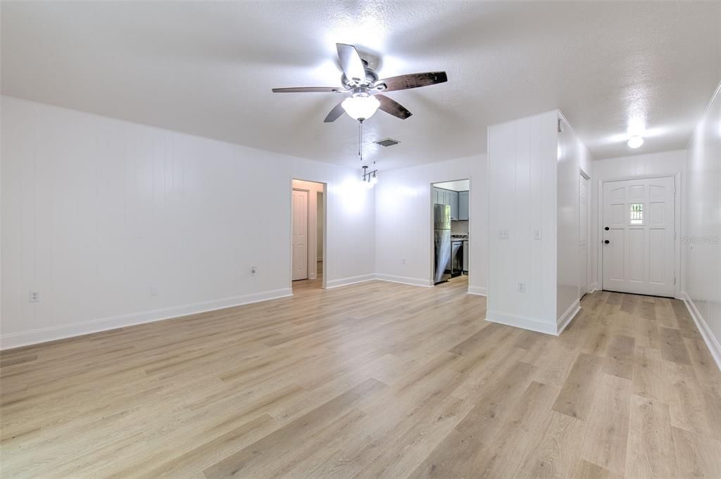 Active With Contract: $1,875 (2 beds, 1 baths, 856 Square Feet)