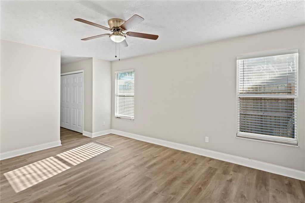 Active With Contract: $385,000 (4 beds, 2 baths, 1913 Square Feet)