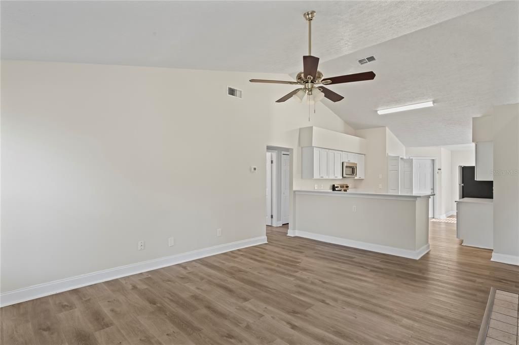 For Sale: $385,000 (4 beds, 2 baths, 1913 Square Feet)