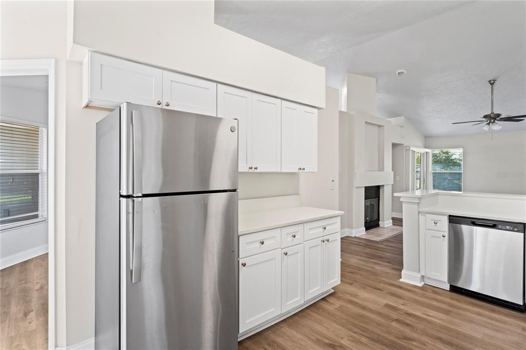 Active With Contract: $385,000 (4 beds, 2 baths, 1913 Square Feet)