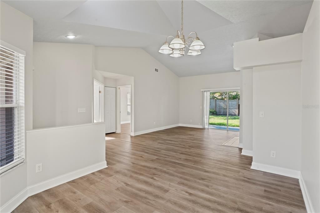 Active With Contract: $385,000 (4 beds, 2 baths, 1913 Square Feet)