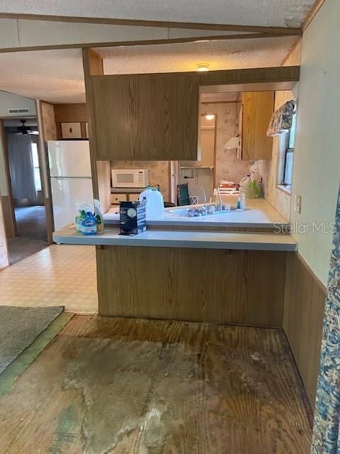 Recently Sold: $98,000 (3 beds, 2 baths, 1196 Square Feet)