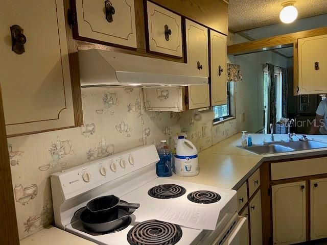 Vendido Recientemente: $98,000 (3 camas, 2 baños, 1196 Pies cuadrados)