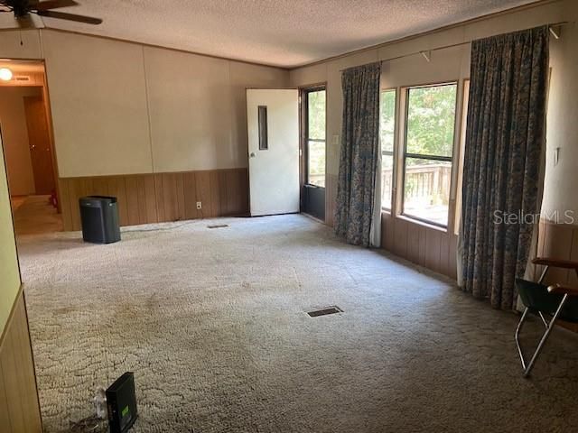 Recently Sold: $98,000 (3 beds, 2 baths, 1196 Square Feet)