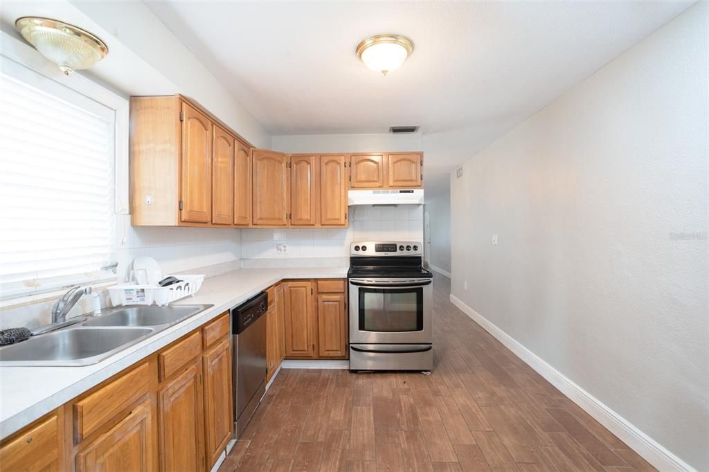 For Sale: $215,000 (2 beds, 2 baths, 1225 Square Feet)